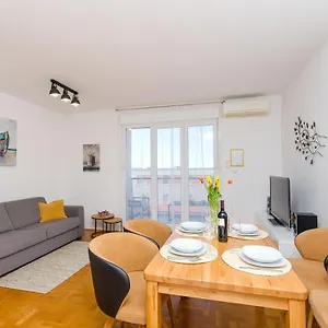  Apartman Spacious Smile With Terrace And Secure Garage